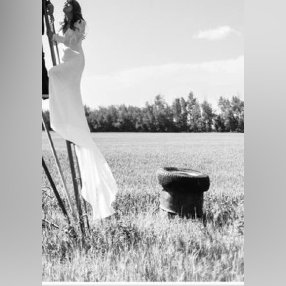 All Who Wander Siena Wedding Dress - Picture 5 of 9